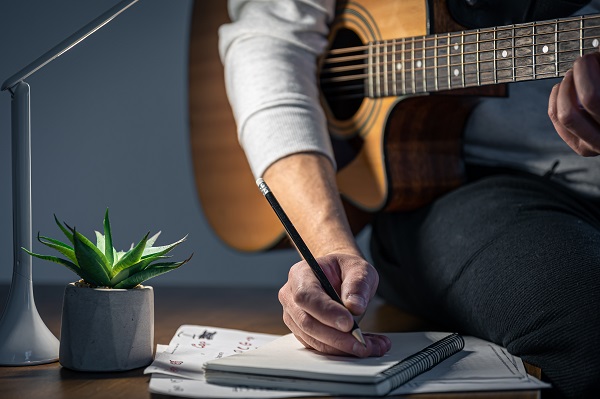 Acoustic Guitar Songwriting: Tips and Inspiration